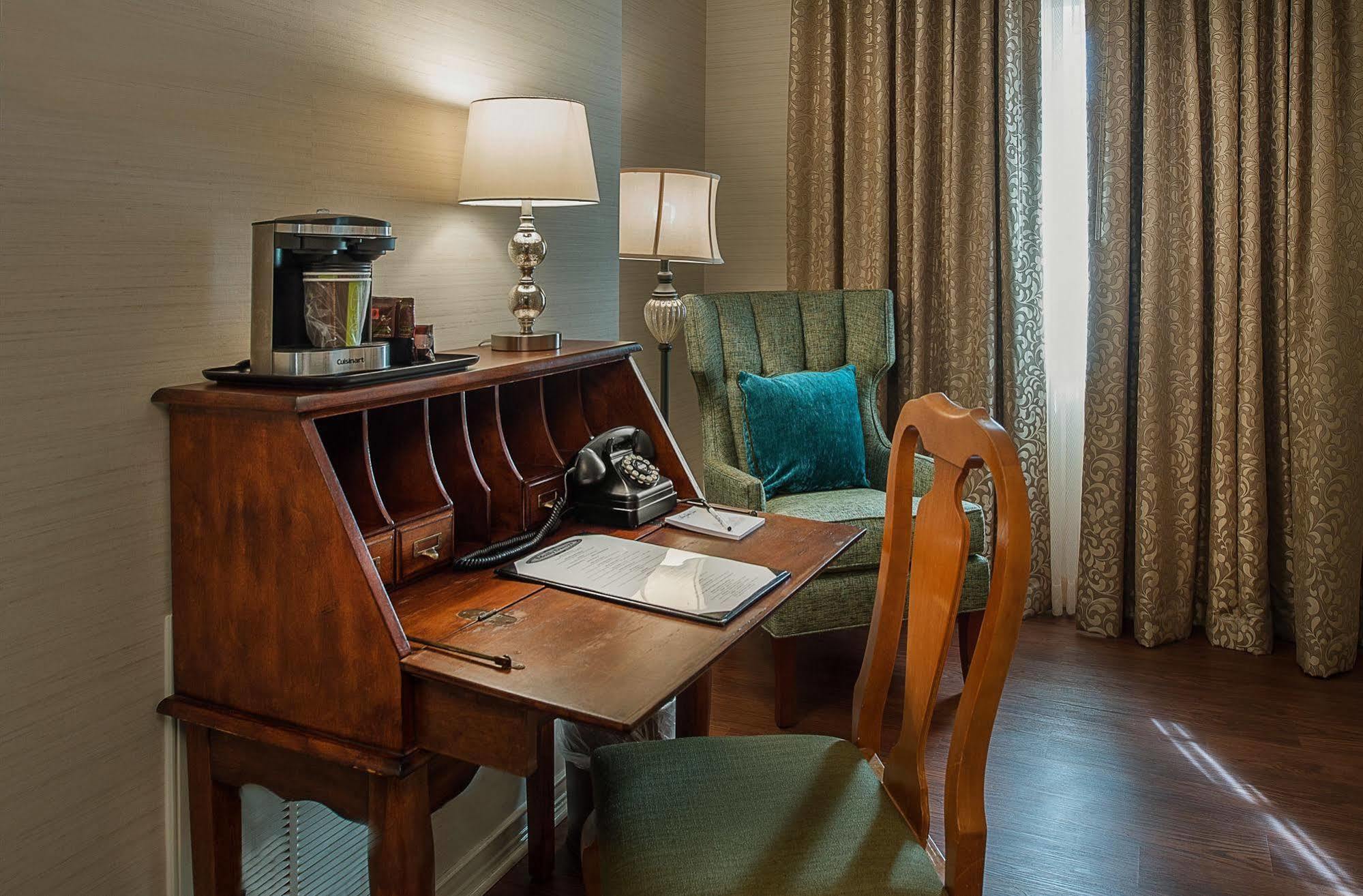 Seven Gables Inn, St Louis West, A Tribute Portfolio Hotel Clayton Exteriör bild