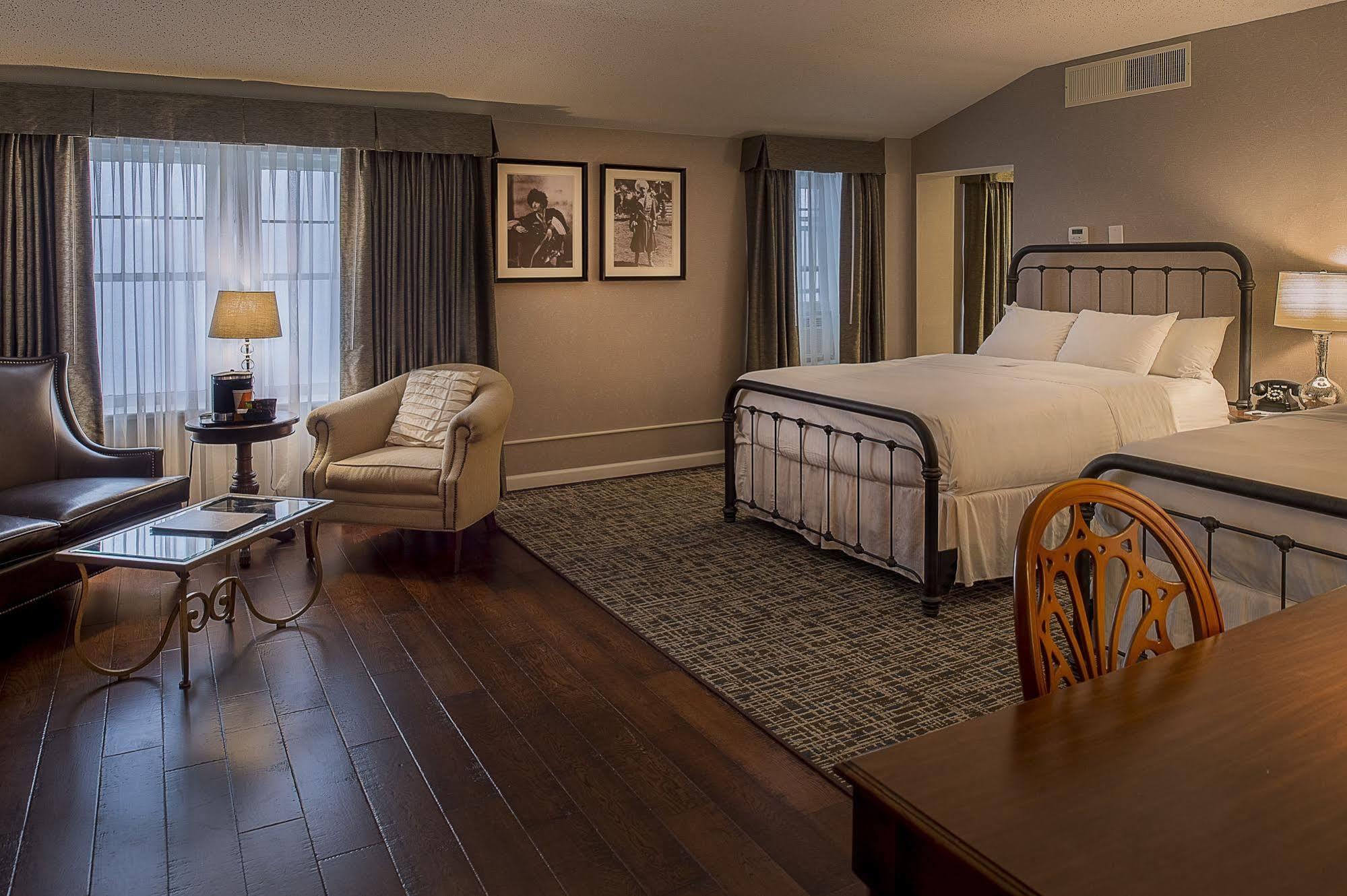 Seven Gables Inn, St Louis West, A Tribute Portfolio Hotel Clayton Exteriör bild