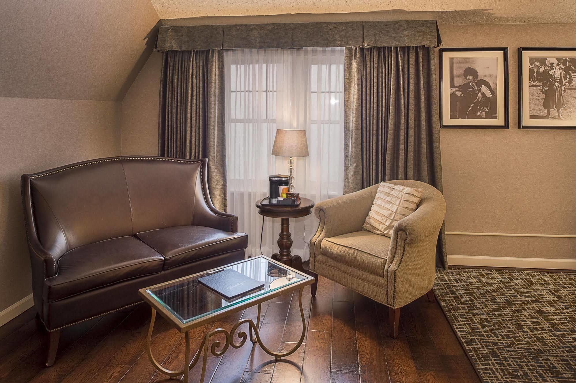 Seven Gables Inn, St Louis West, A Tribute Portfolio Hotel Clayton Exteriör bild