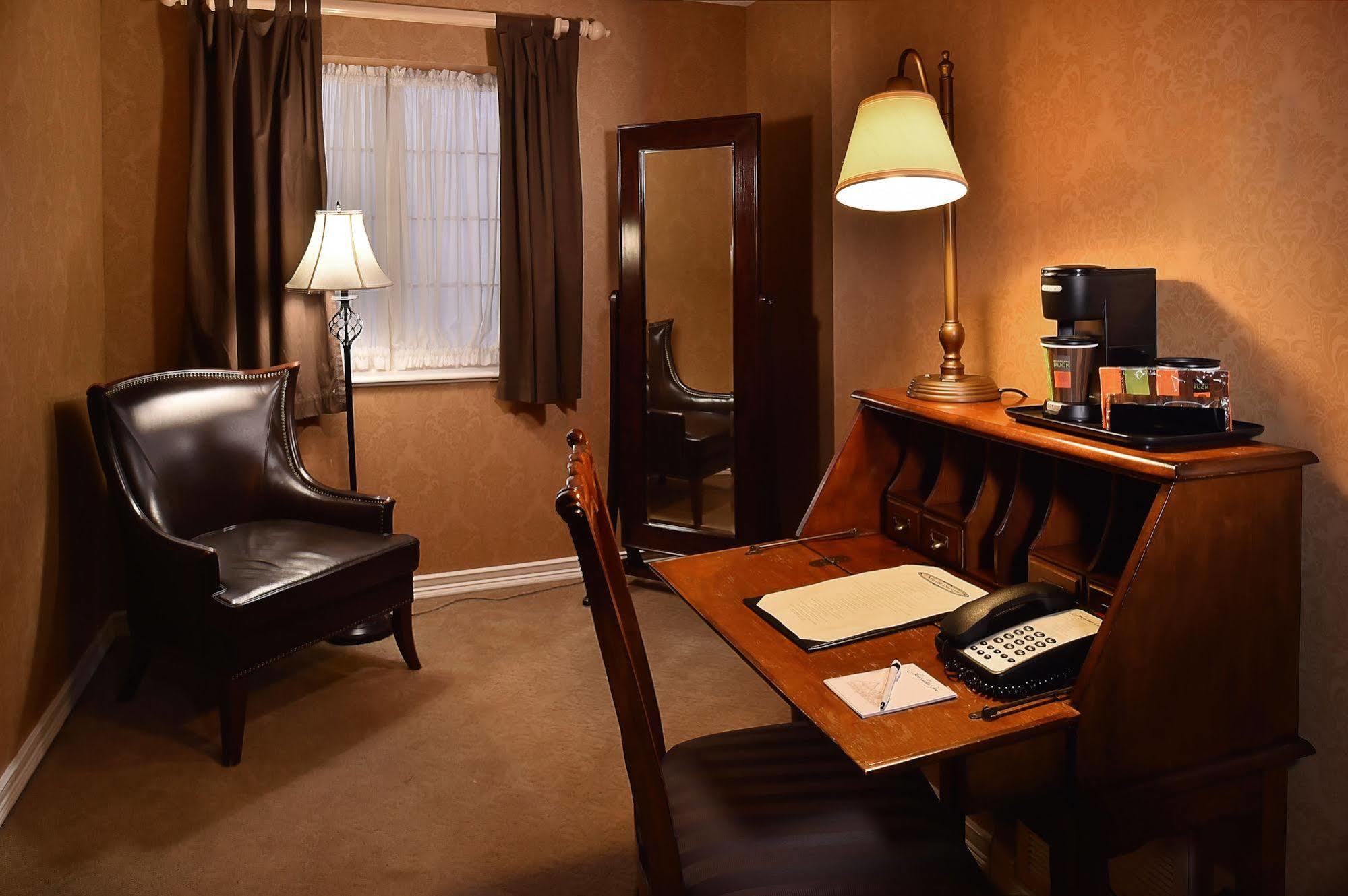 Seven Gables Inn, St Louis West, A Tribute Portfolio Hotel Clayton Exteriör bild